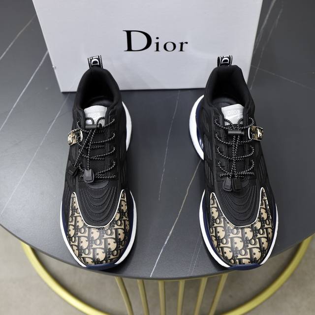 出厂价： 品牌：迪奥dior 标准码：38-44 45订做 等级：官网同款 材料：原版面料 舒适内里 轻便耐磨柔软大底 款式类别：男士时尚休闲鞋 跑步 运动鞋